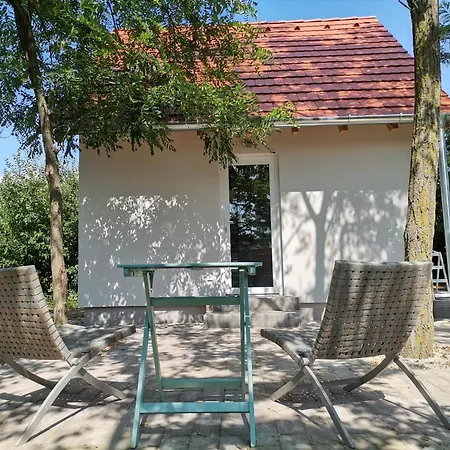 Akacliget Vendeghaz Feriehus Zamárdi
